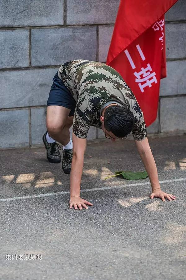 校园又闻军训声：大连银行新员工军训花絮