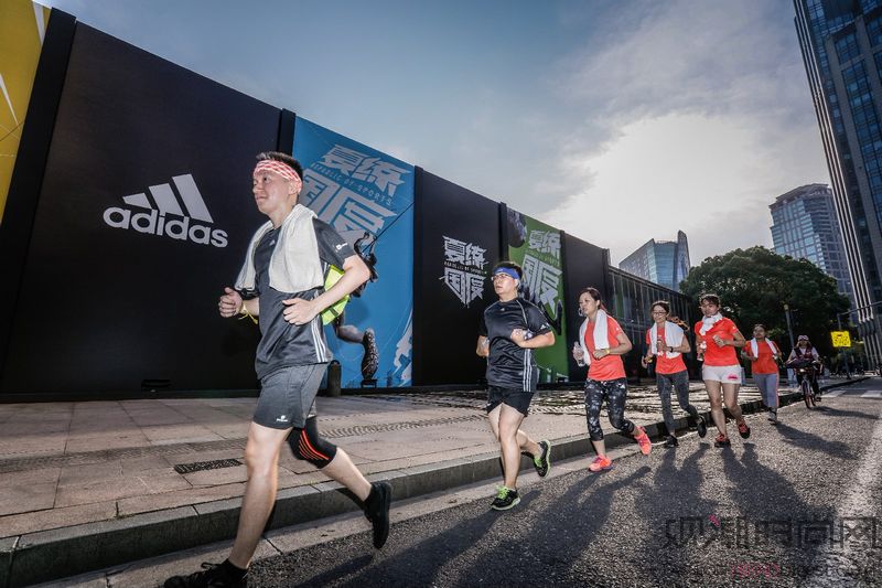 来创一夏阿迪达斯“都市能量三项”（POWERTRI）再掀沪上创意训练狂潮
