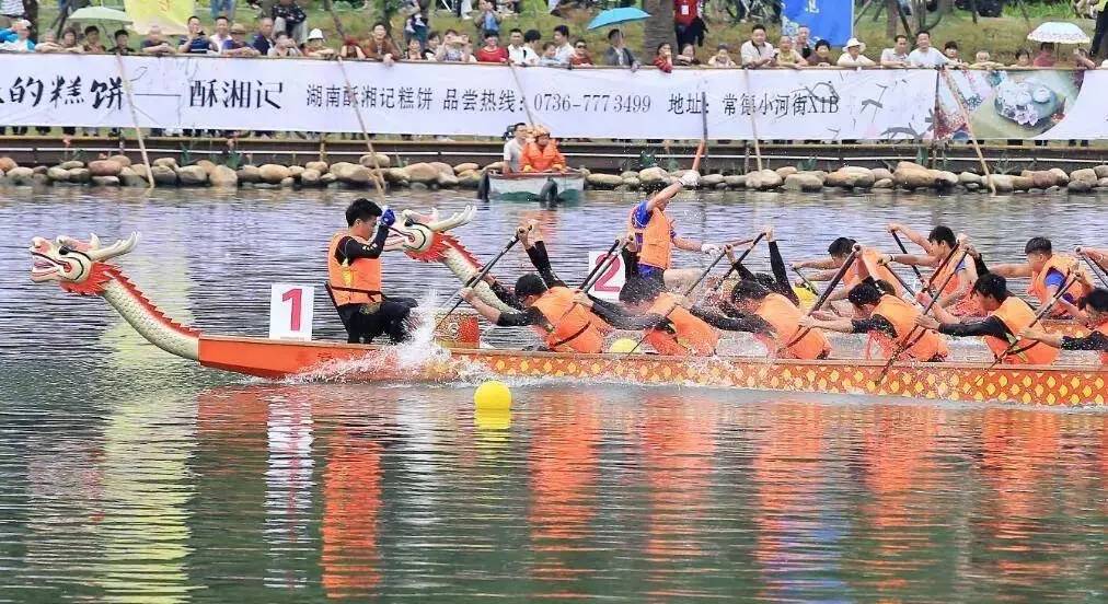 盘点国内龙舟比赛震撼场面一瞬间,中德龙舟赛