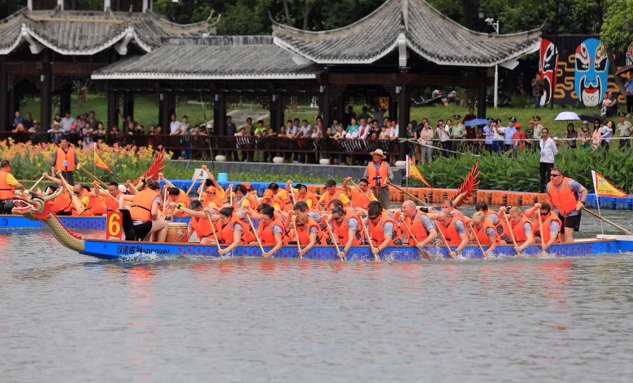 盘点国内龙舟比赛震撼场面一瞬间,中德龙舟赛