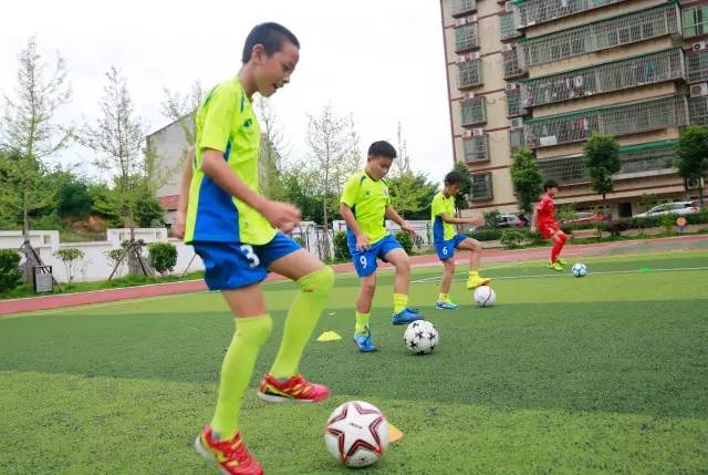 小孩暑假不补课在家玩也不好,暑假不补课在家的孩子