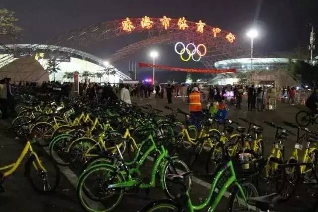 晚高峰交通拥堵管制图片,差半个小时到禁行时段路上又堵车