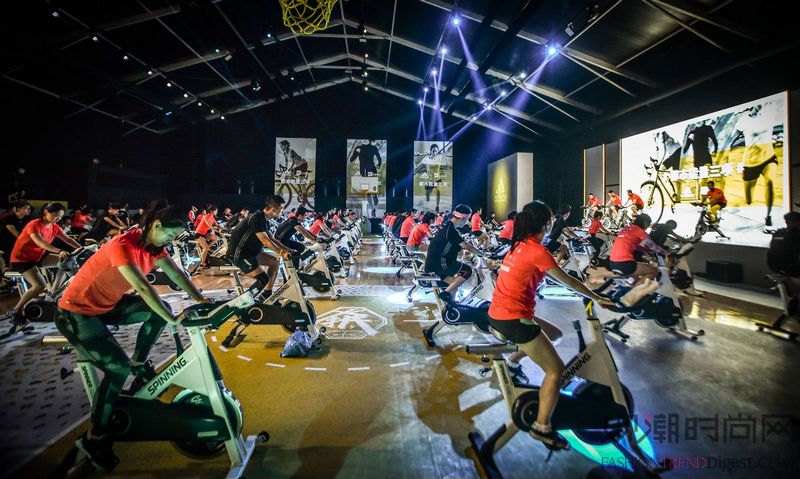 来创一夏阿迪达斯“都市能量三项”（POWERTRI）再掀沪上创意训练狂潮