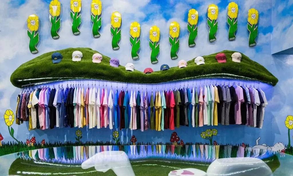 中指猫和supreme联名的卫衣,supreme和中指猫联名