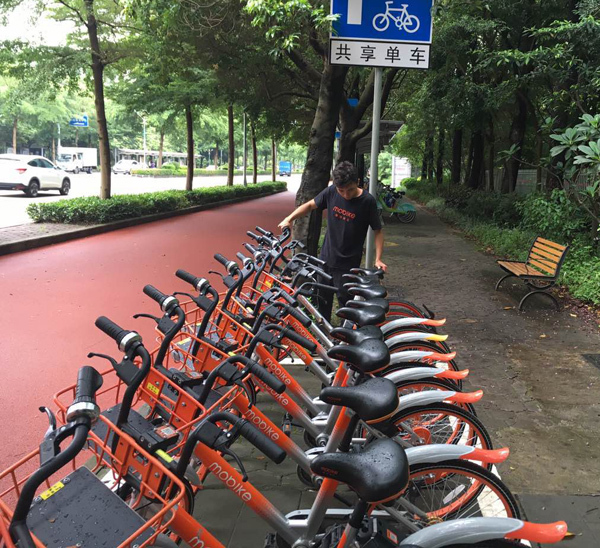 晚高峰交通拥堵管制图片,差半个小时到禁行时段路上又堵车