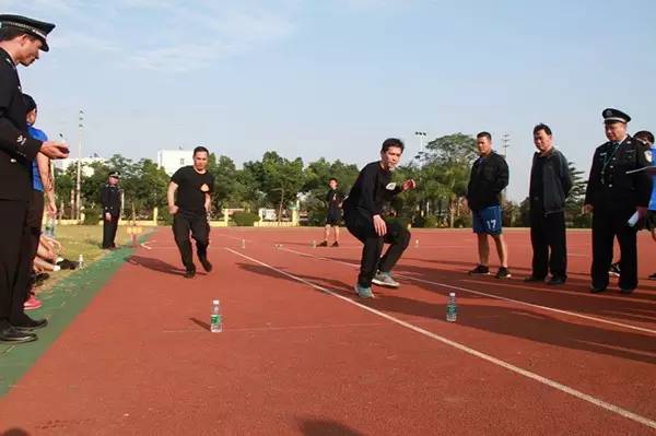 警察体能训练指南,人民警察训练体能测试3公里标准