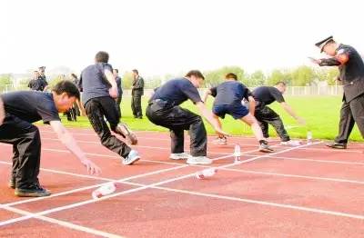 警察体能训练指南,人民警察训练体能测试3公里标准