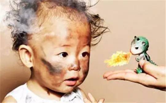 女童误服药交警火速救援,小孩误吃苍蝇药