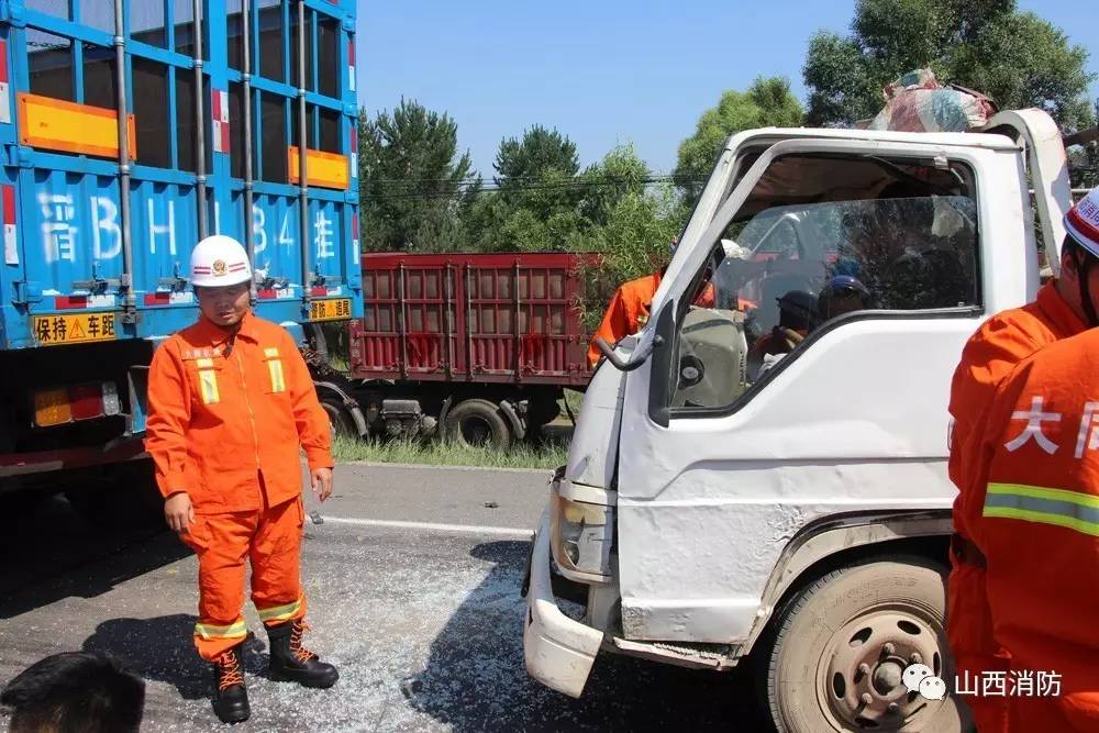 “疼死啦，下次咱开车长点心吧！”大同发生一起汽车追尾事故……