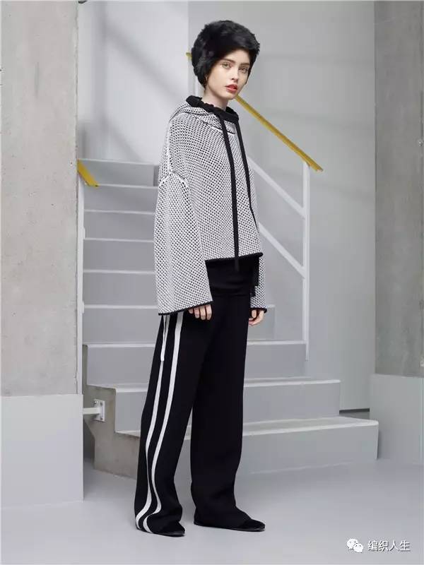 毛衣破洞风,毛衣今年最流行十款毛衣