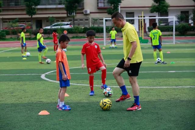 小孩暑假不补课在家玩也不好,暑假不补课在家的孩子
