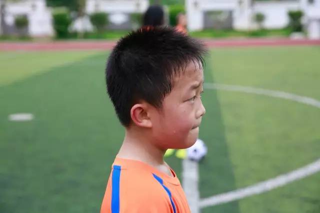 小孩暑假不补课在家玩也不好,暑假不补课在家的孩子