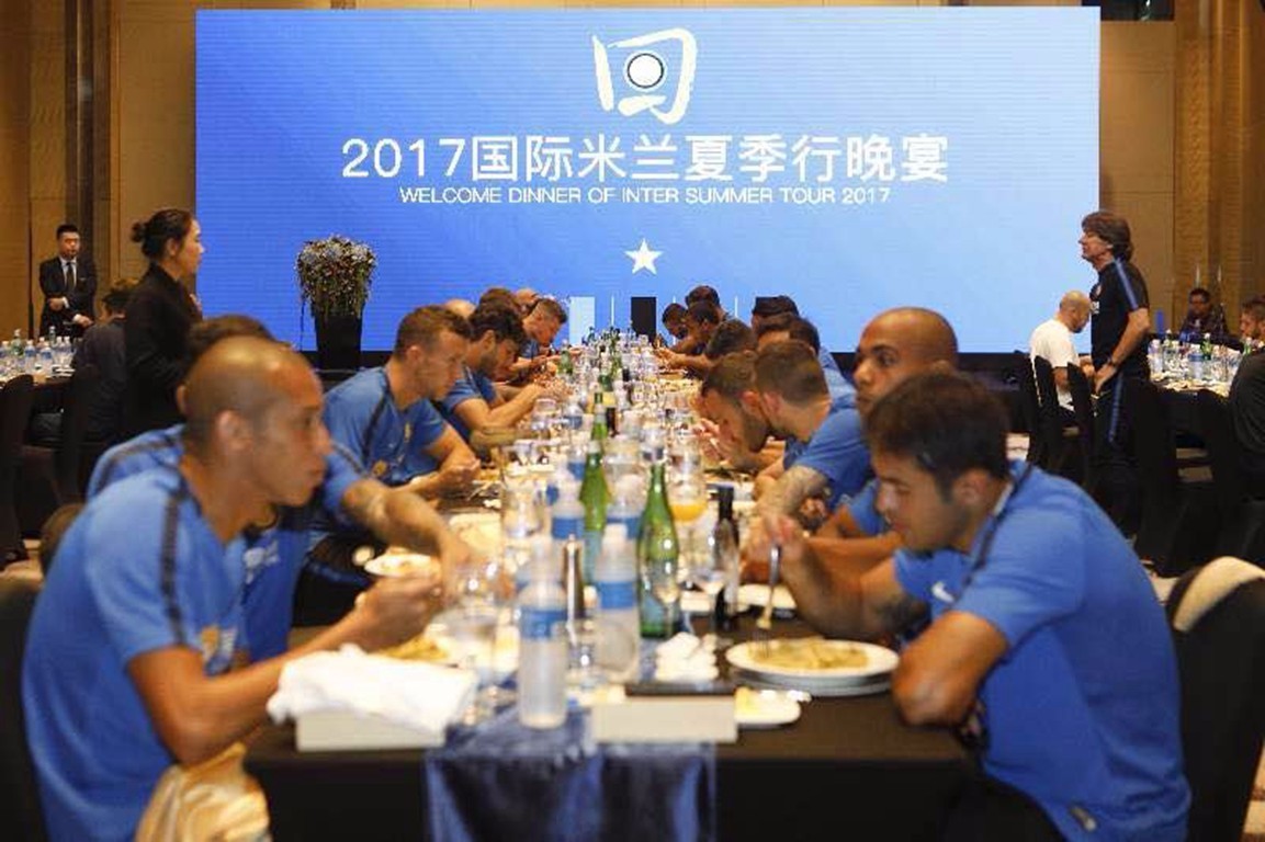 回到“娘家”南京，国米球星接连收到神秘东方礼物……