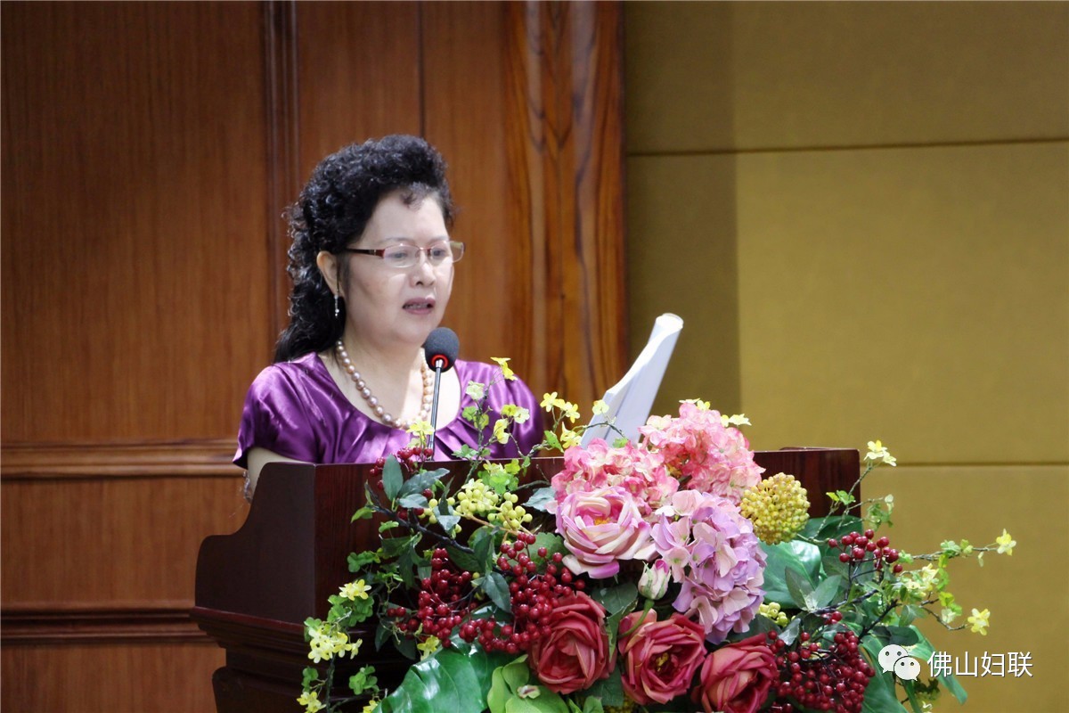 企业家梁凤仪,佛山女企业家梁凤仪