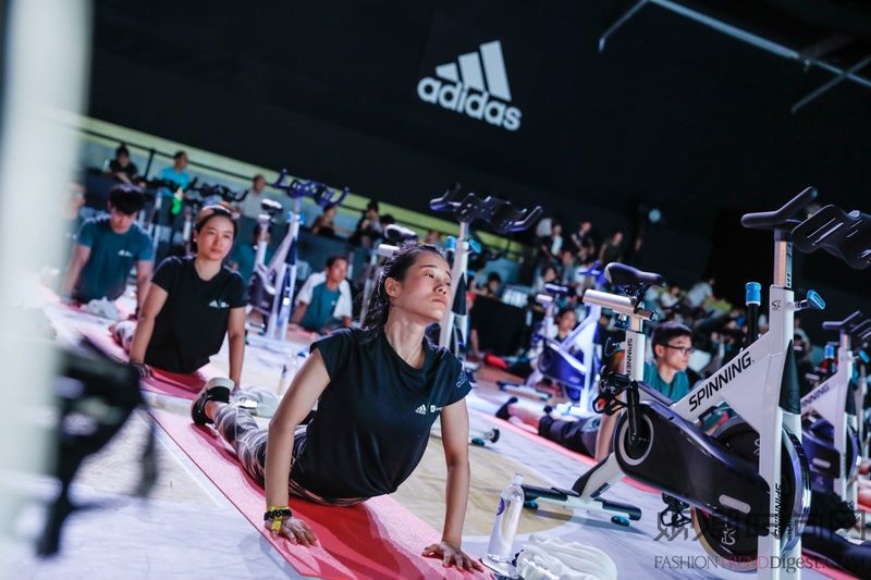 来创一夏阿迪达斯“都市能量三项”（POWERTRI）再掀沪上创意训练狂潮