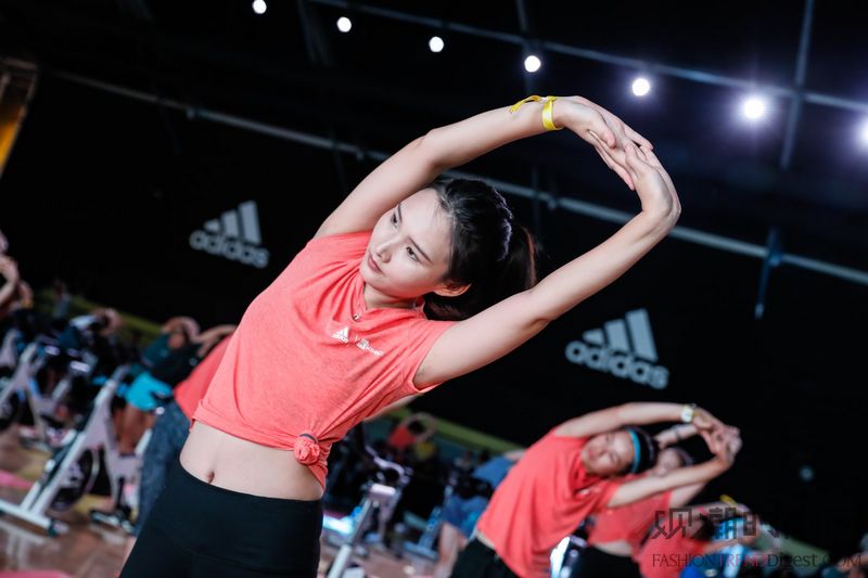 来创一夏阿迪达斯“都市能量三项”（POWERTRI）再掀沪上创意训练狂潮