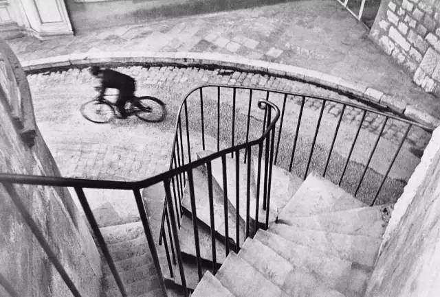 布列松摄影作品赏析,布列松经典摄影作品中国