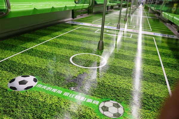 地铁变画风,南京地铁变装视频