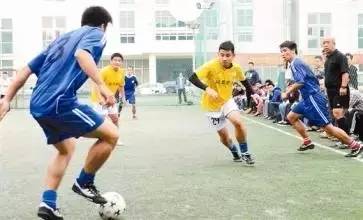 当你的男朋友爱踢球,当你的男朋友打球