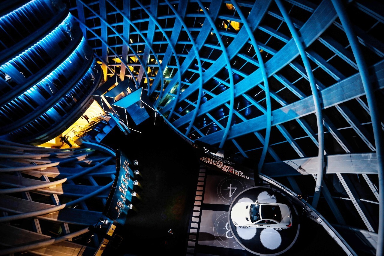 丹凤朝阳：专访凤凰卫视控股有限公司董事局主席刘长乐