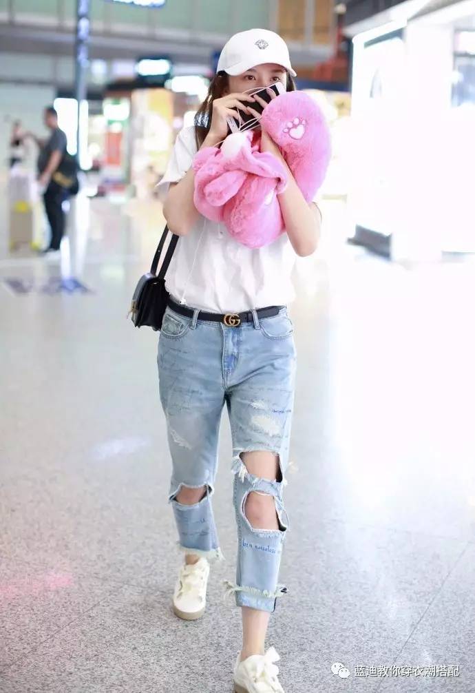 张雪迎短款服装搭配图,明星衣帽间宋祖儿