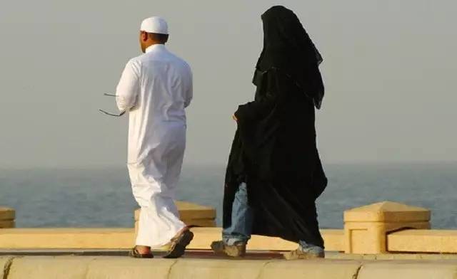 沙特穿短裤会怎样,外国女性到沙特怎么穿