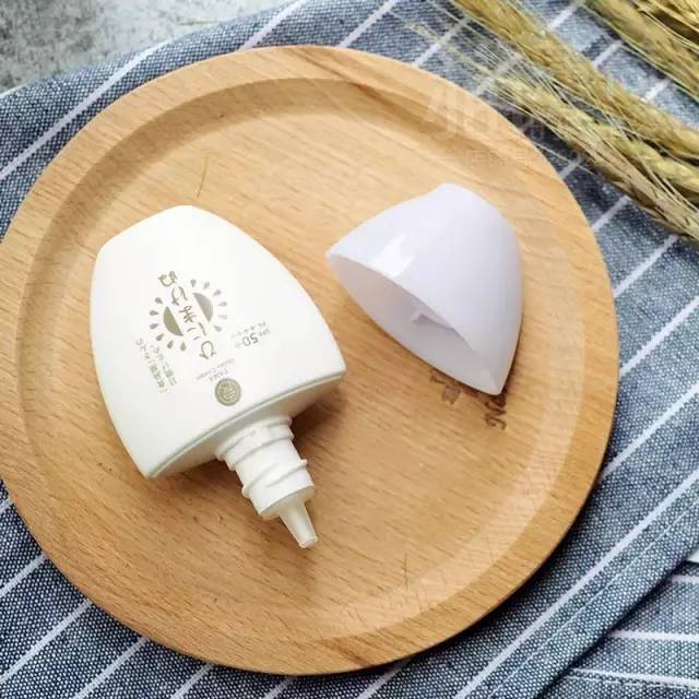 一年四季涂脸的防晒霜推荐 (推荐几款纯物理防晒霜脸部不泛白)