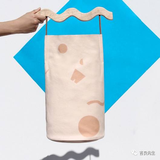 这些包包很是夏天的样子,低调又实用的大牌包包