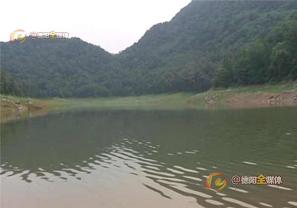 绵竹遵道：村民救治受伤娃娃鱼