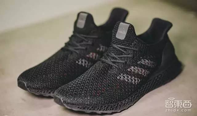 阿迪达斯3d跑鞋黑色,阿迪达斯推出3d打印运动鞋