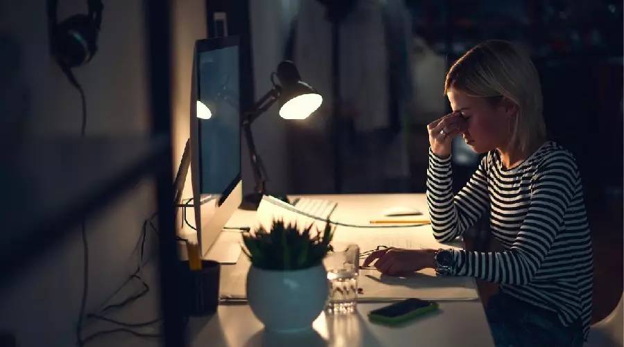 遮眼下黑眼圈细纹用什么遮瑕好,如何遮瑕遮掉黑眼圈细纹法令纹