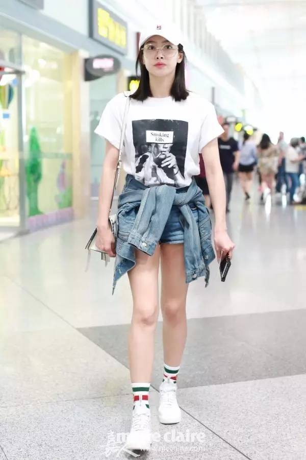 有了大幂幂的基础款女神示范，我把海量白底印花美T穿了个遍