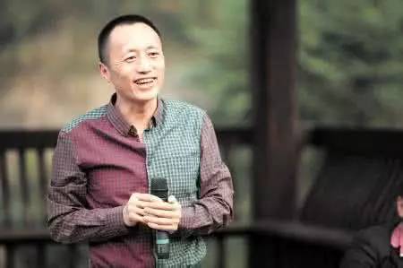 王石卸任董事长郁亮接棒万科集团,王石退位后郁亮接替吗