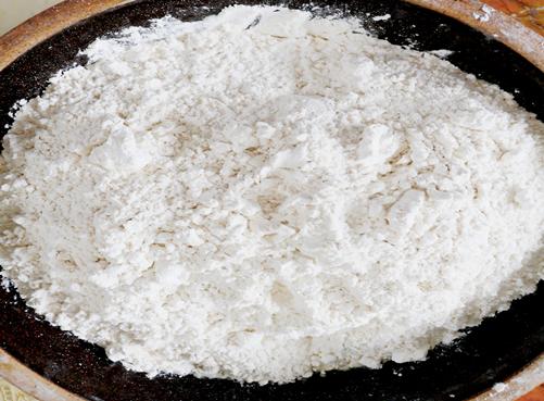 胃不舒服喝点白酒就好,胃难受喝点香油好受些