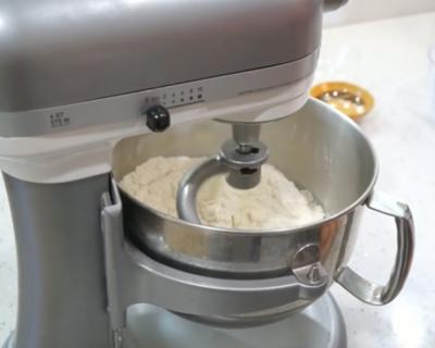 面包卷这样做非常好吃香酥软糯,如何做出松软不开裂的面包卷