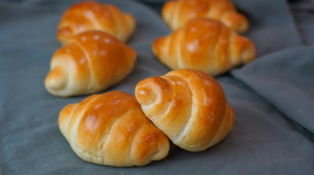 面包卷这样做非常好吃香酥软糯,如何做出松软不开裂的面包卷