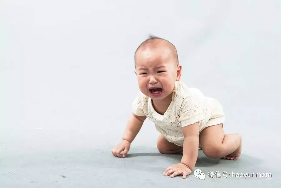我家宝宝吐奶有奶渣正常吗,我家宝宝吐奶又不长体重