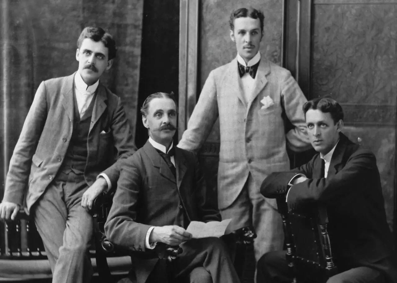 被中国抵制的奢侈品牌怎么样了,看奢侈品牌如何玩转