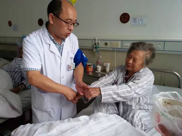 地震伤员跨区域救治方案,地震伤员术后康复关注事项