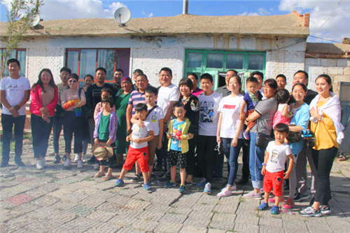 河南这伙亲朋好友不远千里赴疆结亲！咋回事？