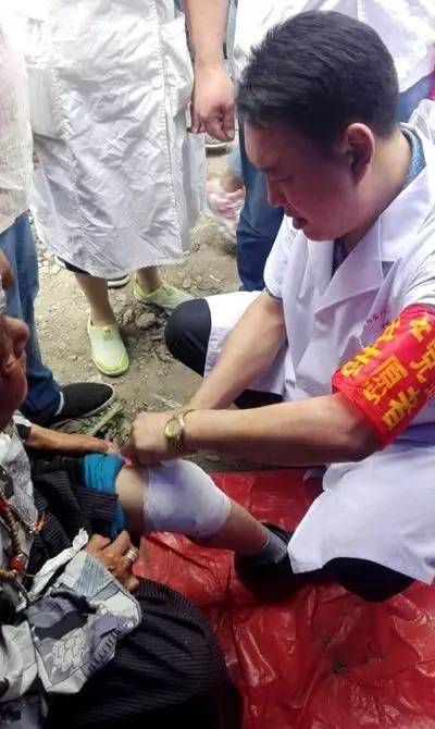 九寨沟地震抢救现场,九寨沟地震医院