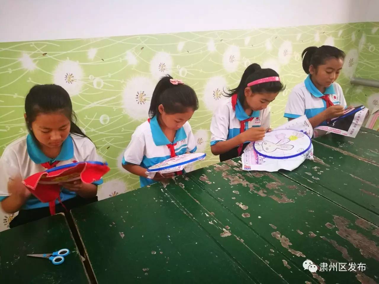 体育剪纸图片踢足球,关于踢足球的剪纸视频