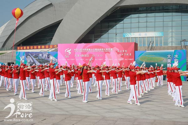 全运火炬传回西安奥体,全运火炬围观