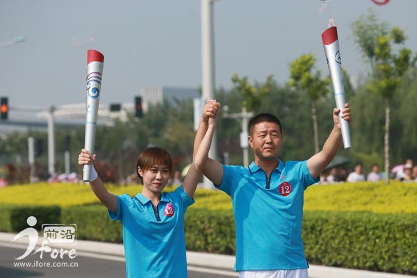 全运火炬传回西安奥体,全运火炬围观