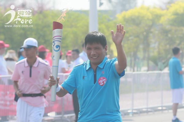 全运火炬传回西安奥体,全运火炬围观