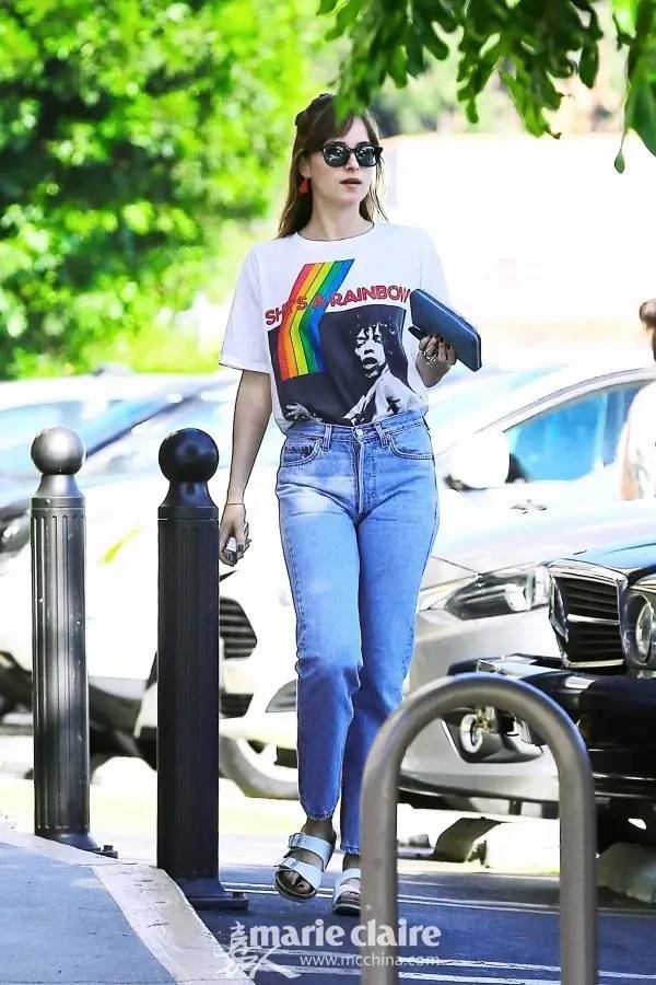 有了大幂幂的基础款女神示范，我把海量白底印花美T穿了个遍