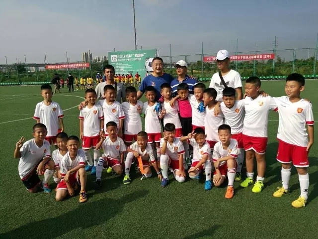 这群娃娃真厉害！达州校园足球队获得2017成都中国青少年精英足球邀请赛亚军