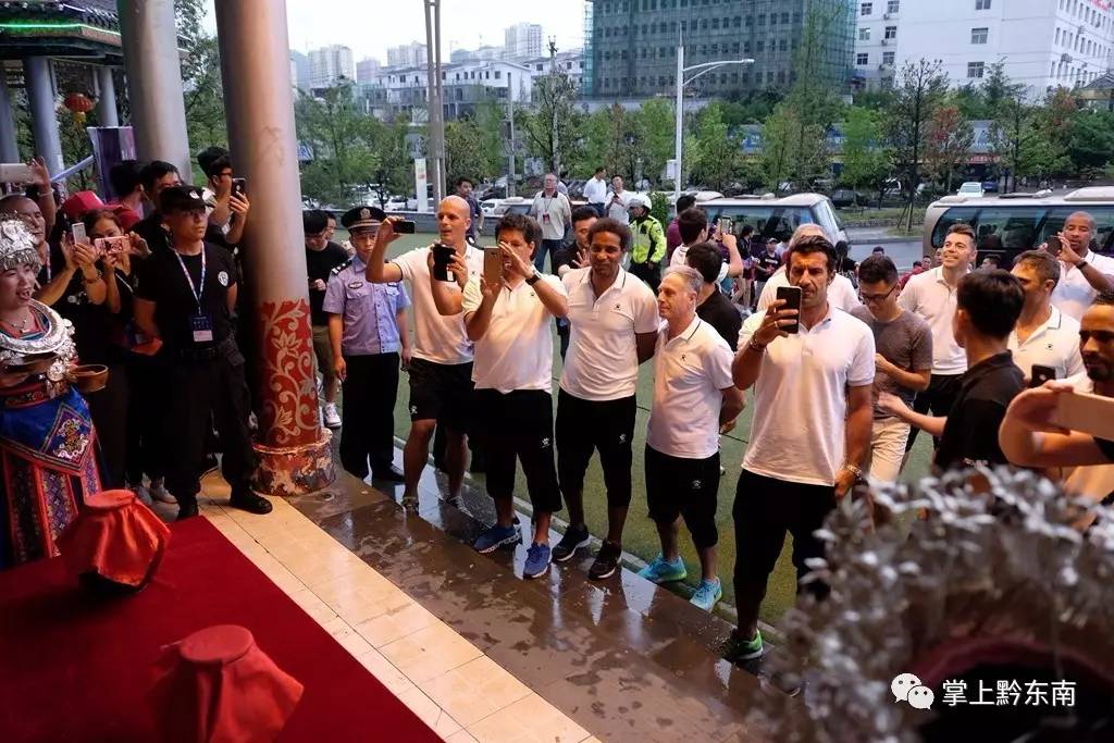 菲戈来凯里踢足球,世界足球先生路易斯菲戈