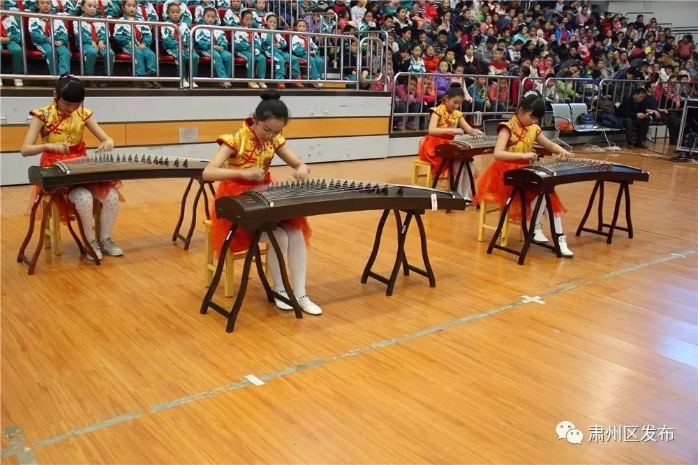 体育剪纸图片踢足球,关于踢足球的剪纸视频