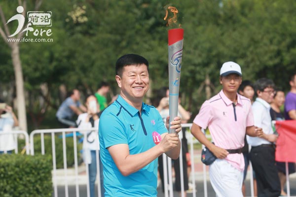 全运火炬传回西安奥体,全运火炬围观